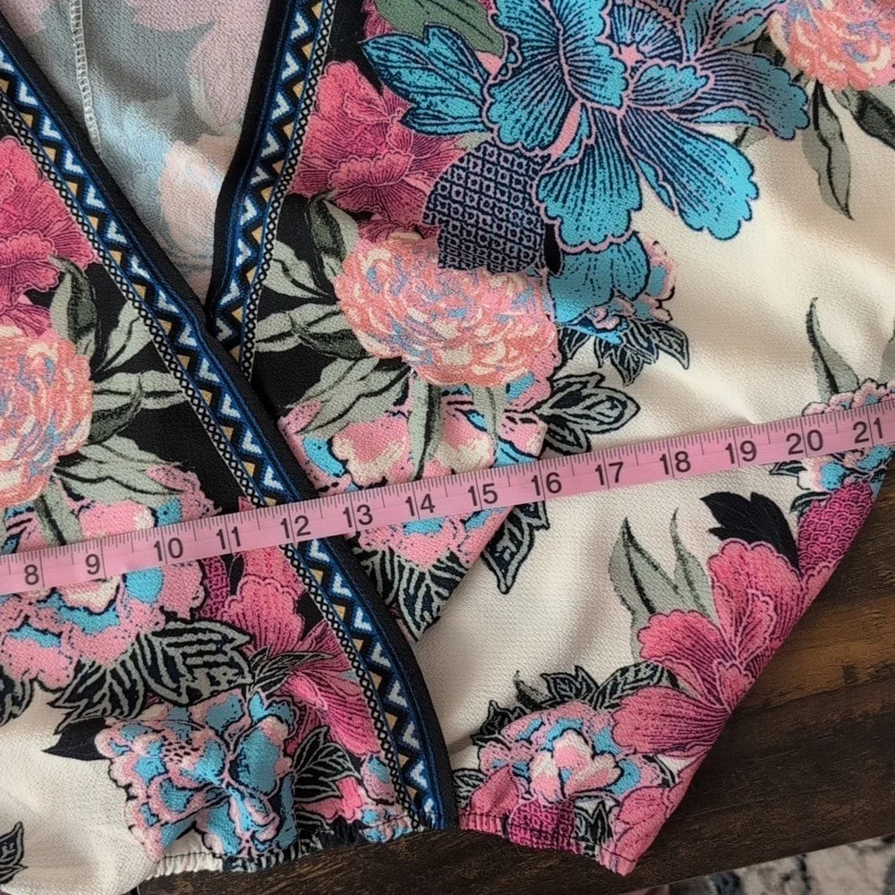 Flying Tomato kimono style blouse, size XS. Floral. - Picture 10 of 10
